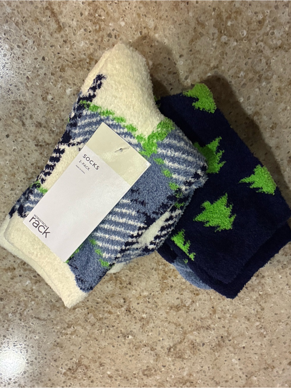 NWT Nordstrom Rack cozy cabin socks with festive holiday pattern(s)
One Size